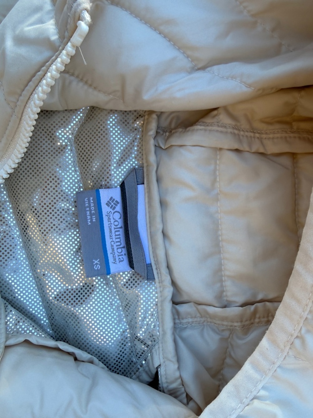 Columbia Women's Cream Quilted Hooded Puffer Jacket - Picture 2 of 5